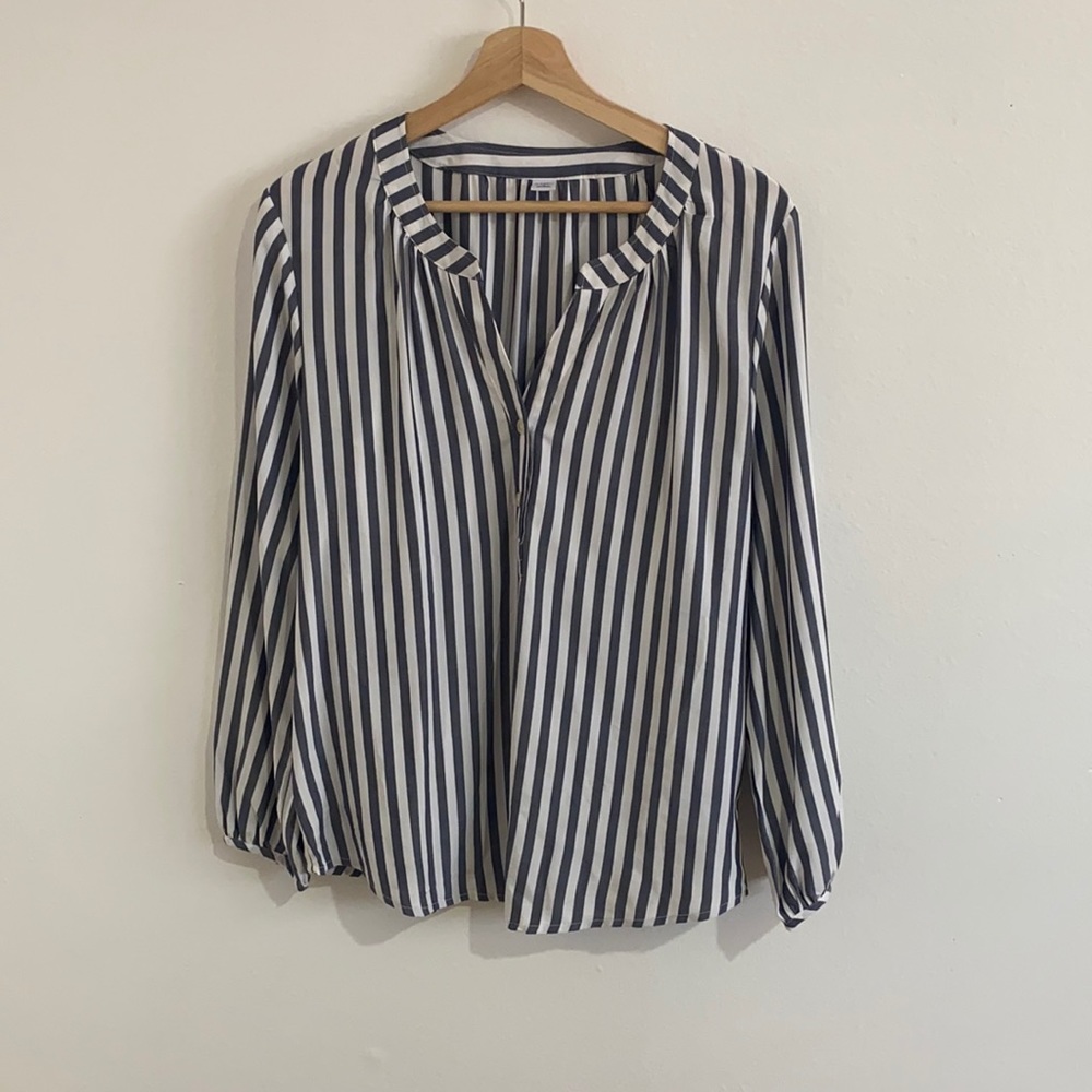 Old Navy V-Neck Stripe Long Sleeve
